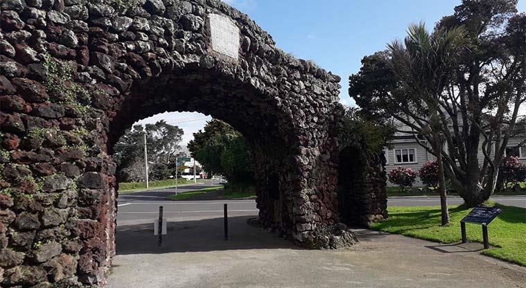 Jellicoe Park - Entrance adjacent to the Onehunga War Memorial Pool and Leisure centre.