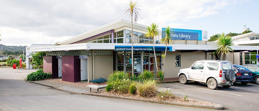 Carpark and entrance to the Huapai Service centre and Kumeū library.