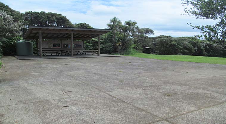 Craw Campground - Covered seating area.