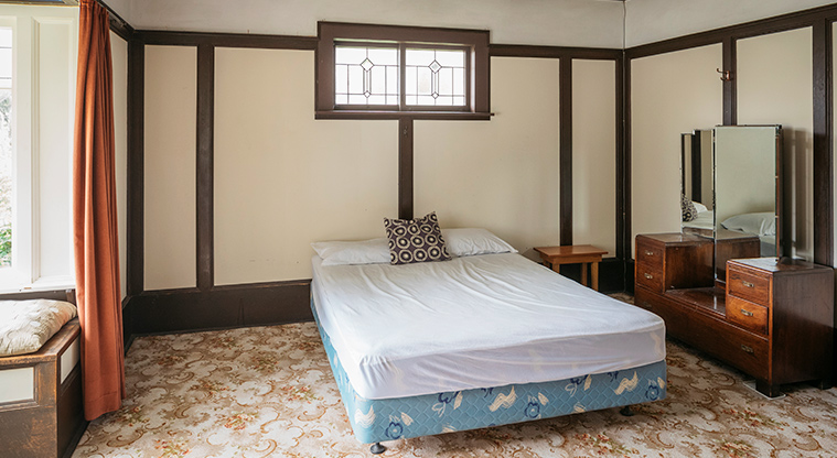 Keddle House - Queen bedroom.