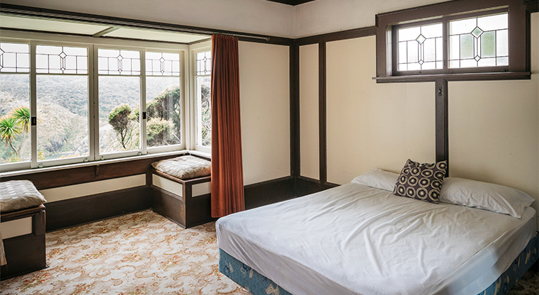 Keddle House - Queen bedroom.