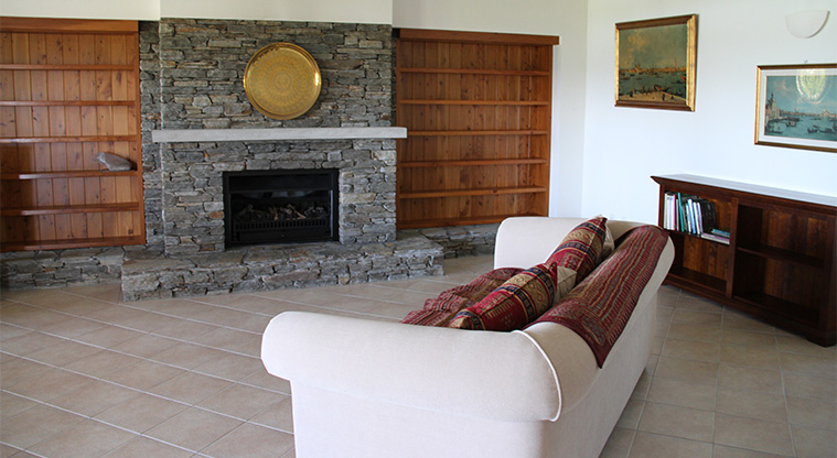 Courtyard House: lounge