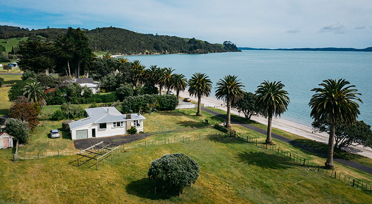 Te Whetuki House - Aerial view of the house and surrounding area.