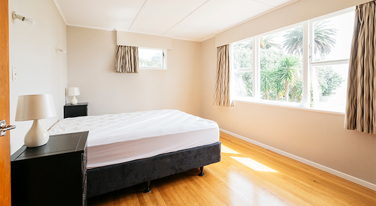 Te Whetuki House - Queen bedroom.