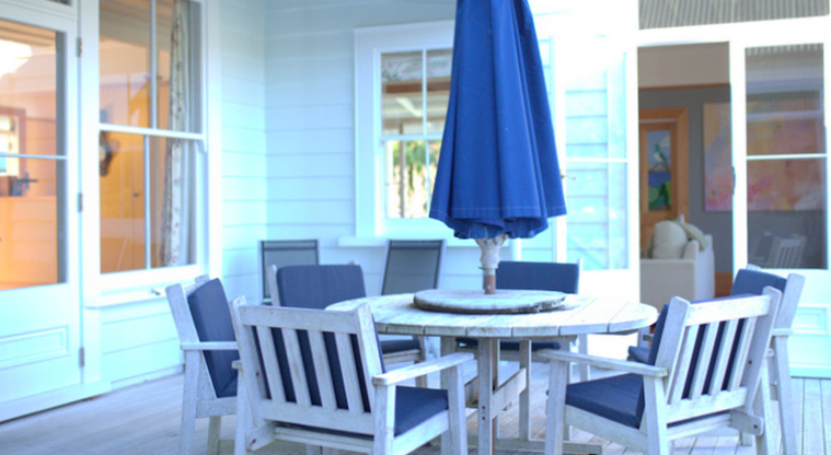 Fitzroy House - Table, chairs and umbrella on the deck.