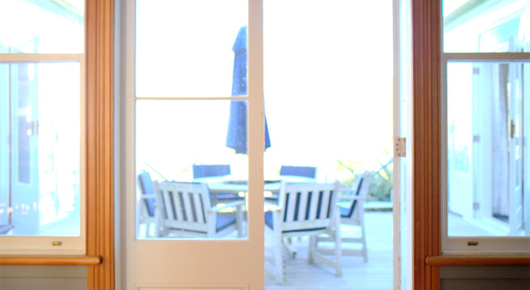 Fitzroy House - Looking out from the dining room to the deck.