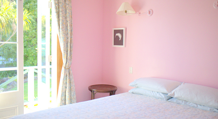 Fitzroy House - Double bedroom.