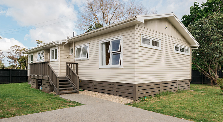 Kaipātiki Bach - External view of the bach.
