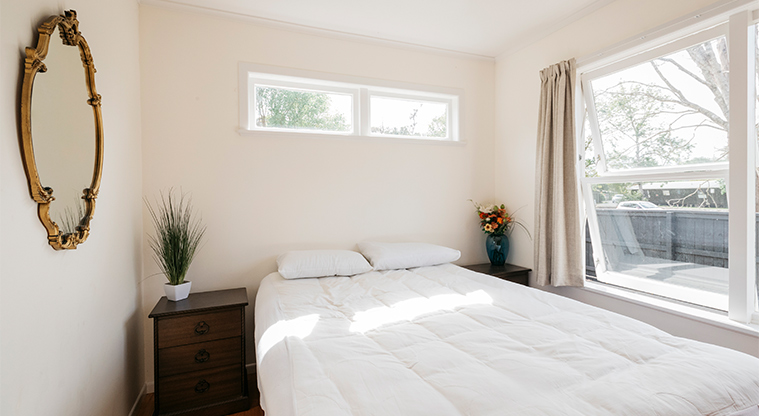 Kaipātiki Bach - Queen bedroom.