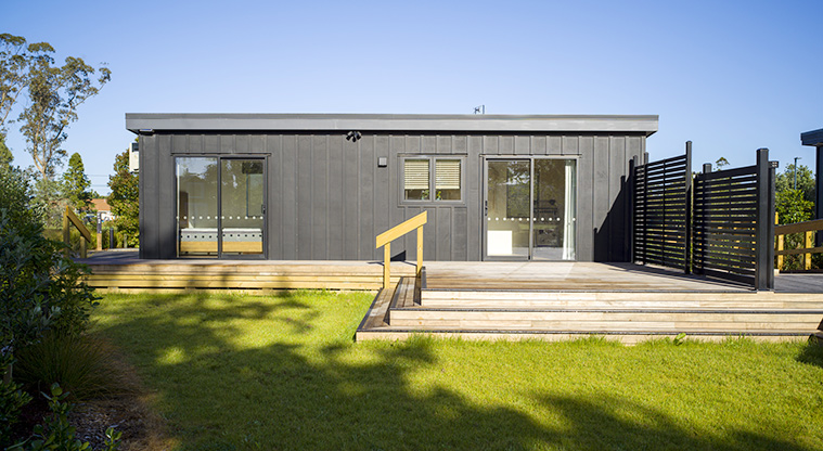 Te Kopua tiny home - Steps leading up to the deck from the garden area at the back.