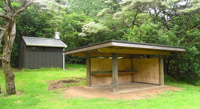 McCreadies Paddock campsite - Open shelter and toilets.