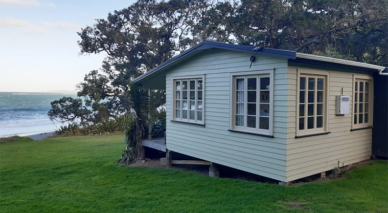 Big Bay Bach – External view of the side of the bach.