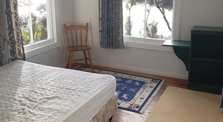 Vine House - Queen bedroom.