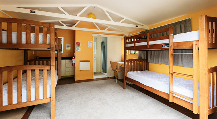 Moonlight Bach - Two sets of single bunks in the sleepout.