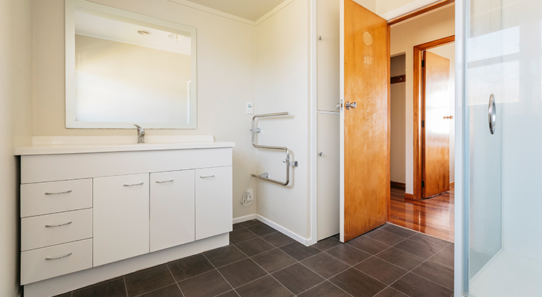 Tapapakanga Bach - Bathroom.