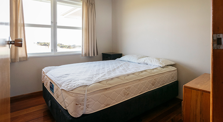 Tapapakanga Bach - Double bedroom.