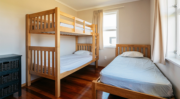 Tapapakanga Bach - Single bedroom.