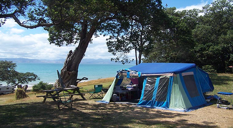 Beachfront campground - Tent overlooking Ashby Beach.