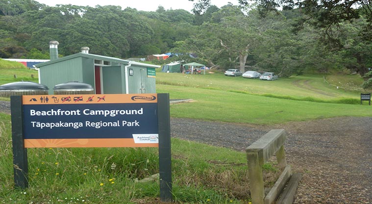 Tapapakanga Beachfront campground - Entrance to the campground.