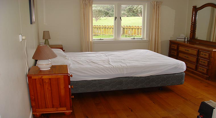 Tāwharanui Bach - Double bedroom.