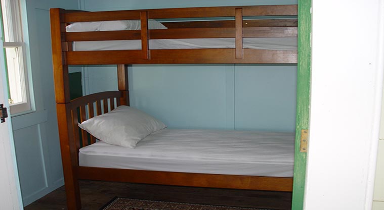 Puhoi Cottage - One of the two bunk rooms.