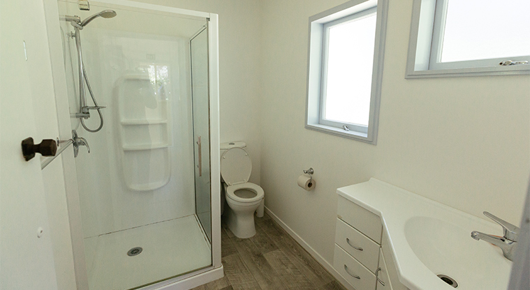 Wenderholm Beach House - Bathroom.
