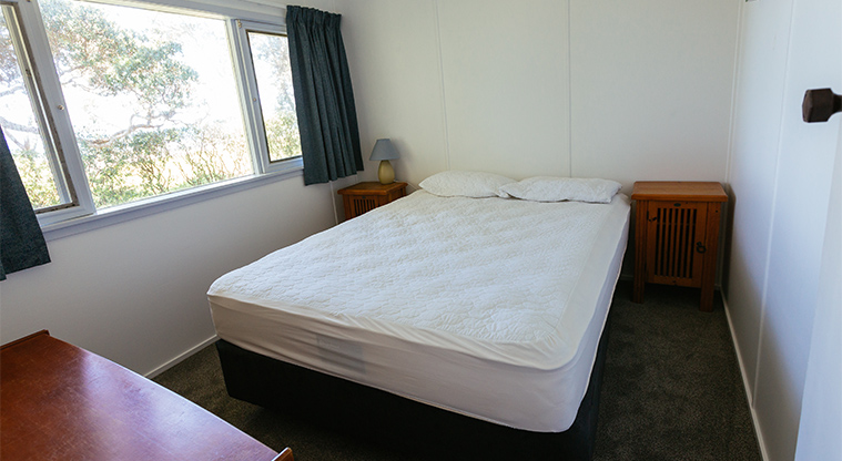 Wenderholm Beach House - Double bedroom.
