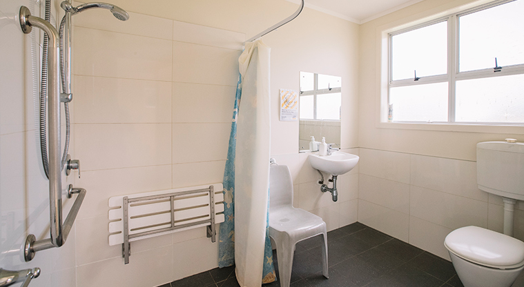Schischka House - Bathroom.