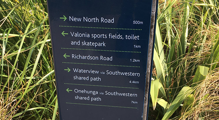 Alan Wood Reserve – One of the many directional signs throughout the reserve. Photo credit: S Hulse.
