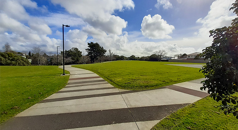 Alan Wood Reserve – Green open space and shared path. Photo credit: S Hulse.