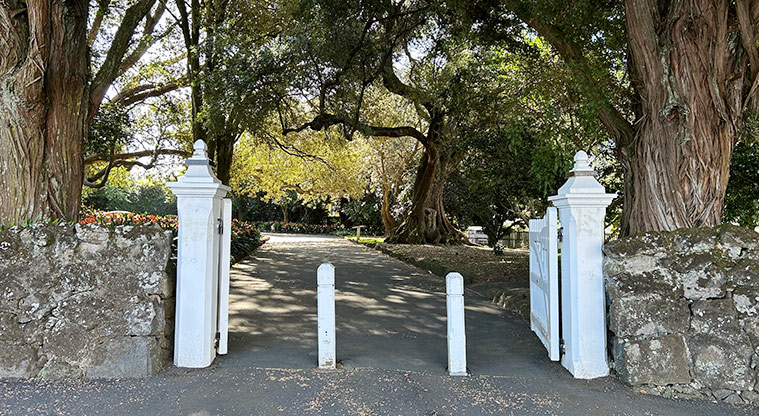 Alice Wylie Reserve - Large white gates at the main entrance off New North Road. Photo credit: S Hulse.
