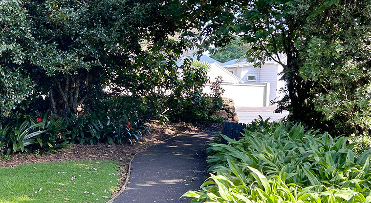 Alice Wylie Reserve - Path out to a second entrance off New North Road . Photo credit: S Hulse.
