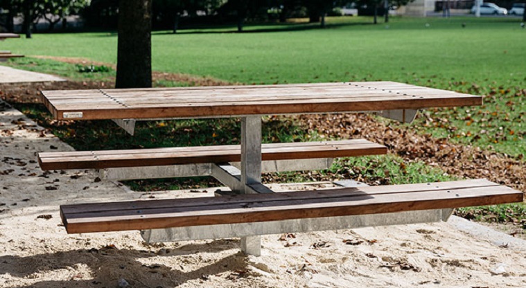 Waenganui / Allenby Park - Picnic table and seats, with fields and trees in the background. Photo credit: Jay Farnworth.