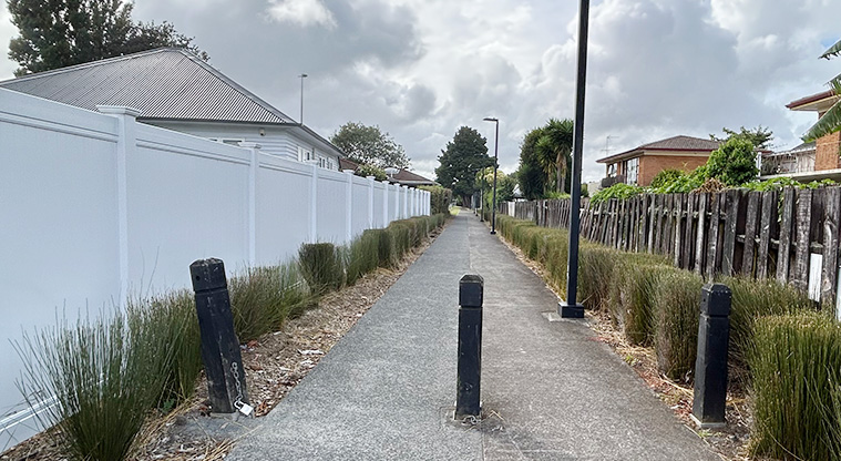 Anderson Park - The walkway from the entrance on New North Road to the playground and tennis courts. Photo credit: S Hulse.