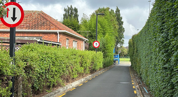 Anderson Park - The entrance from Preston Avenue leading to the car park. Photo credit: S Hulse.