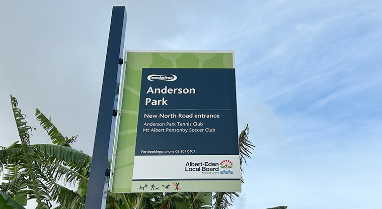 Anderson Park - Sign at the New North Road entrance to the park. Photo credit: S Hulse.