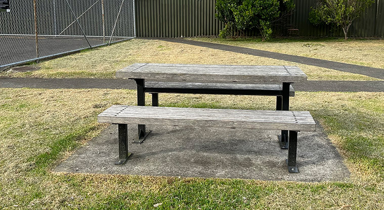 Anderson Park - Picnic table by the playground. Photo credit: S Hulse.