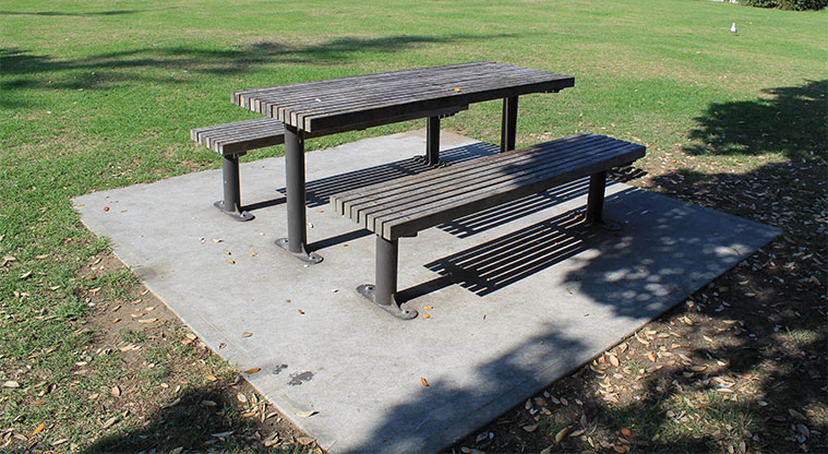 Arundel Reserve - Picnic table. Photo credit: M Loubser.