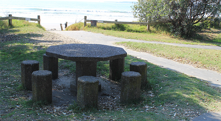 Arundel Reserve - Picnic table. Photo credit: M Loubser.