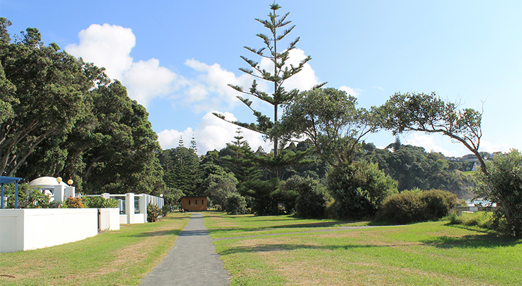 Arundel Reserve - Walkway from Marine Parade. Photo credit: M Loubser.