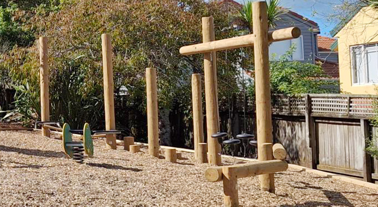 Belle Verde Reserve - Poles, stumps and hanging seats for balancing, jumping and swing play.