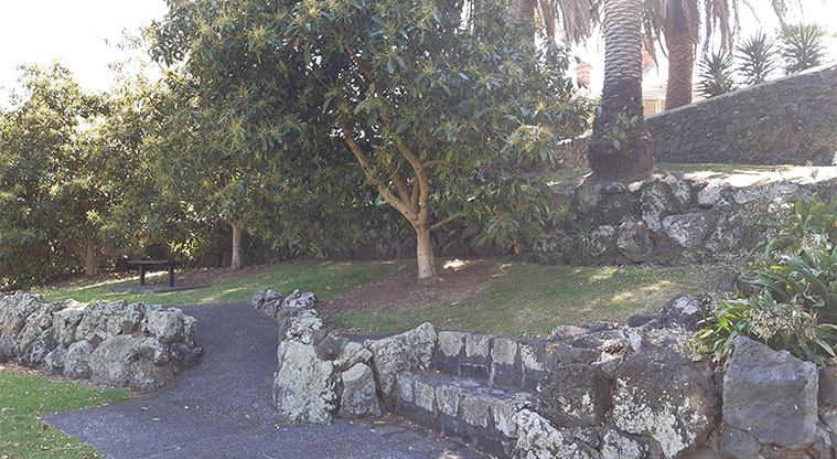 Bellevue Reserve - Footpath and stone walls with a built-in seat.