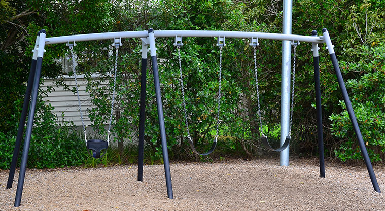 Birkenhead War Memorial Park - Set of three swings. Photo credit: Aleksandar Ćirilović.
