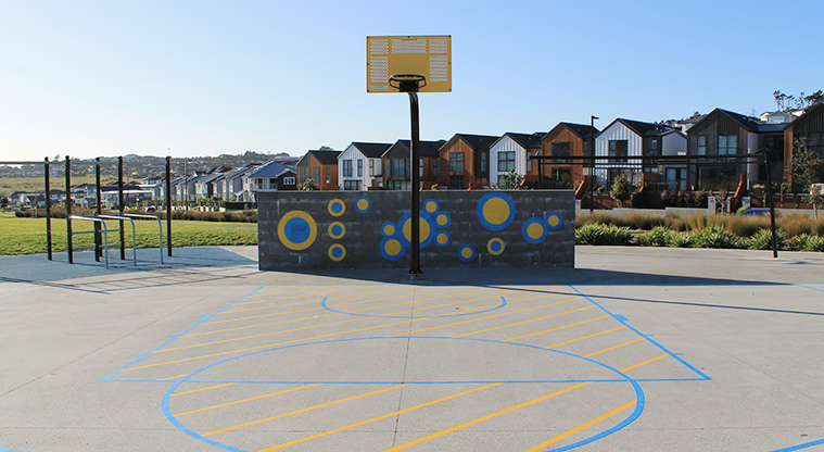 Bonair Crescent Stormwater Pond - Basketball half-court with fitness equipment in the background. Photo credit: M Loubser.