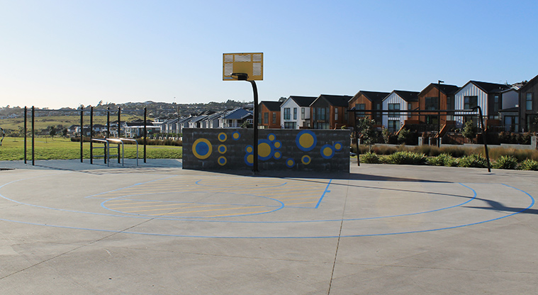 Bonair Crescent Stormwater Pond - Basketball half-court with fitness equipment in the background. Photo credit: M Loubser.