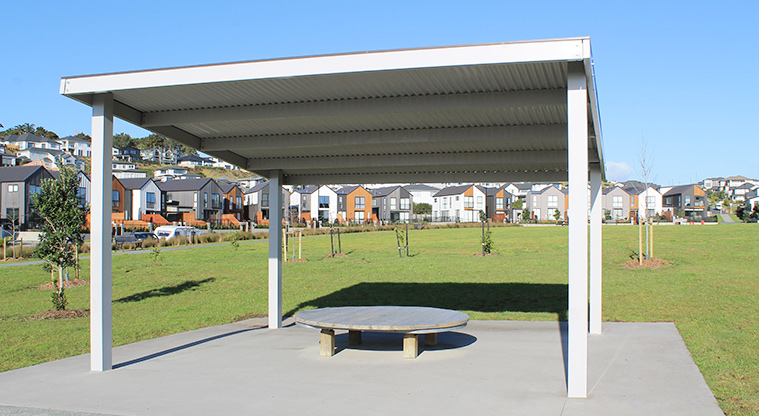 Bonair Crescent Stormwater Pond - Low picnic table under shade. Photo credit: M Loubser.
