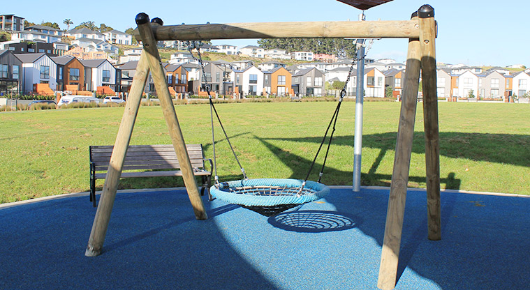 Bonair Crescent Stormwater Pond - Basket swing. Photo credit: M Loubser.