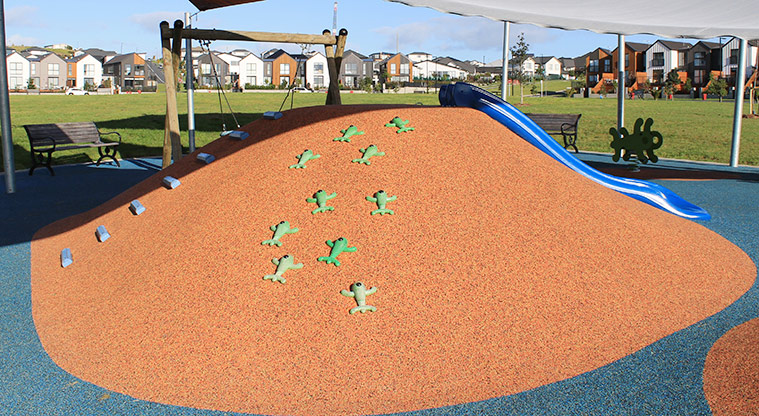 Bonair Crescent Stormwater Pond - Climbing mound with frog hand and foot holds. Photo credit: M Loubser.