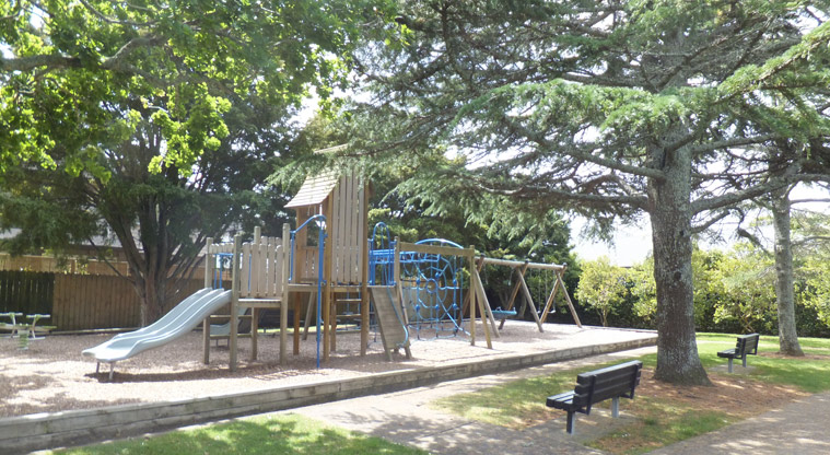 Braemar Reserve - Whole playground with seats under the large trees. Photo credit: J Grigg.