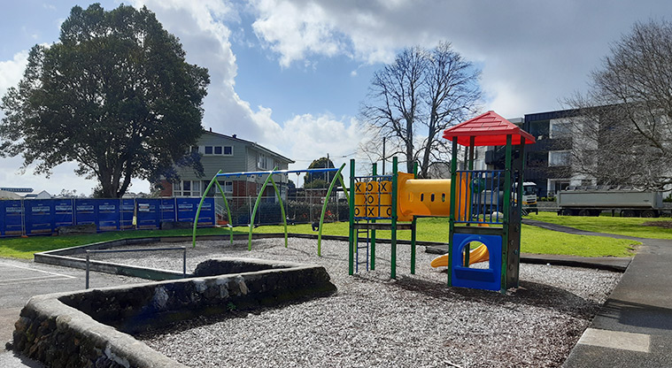 Puāwai / Cadness Reserve - Set of four swings and a small fort with a slide, tunnel and ladder. Photo credit: S Hulse.